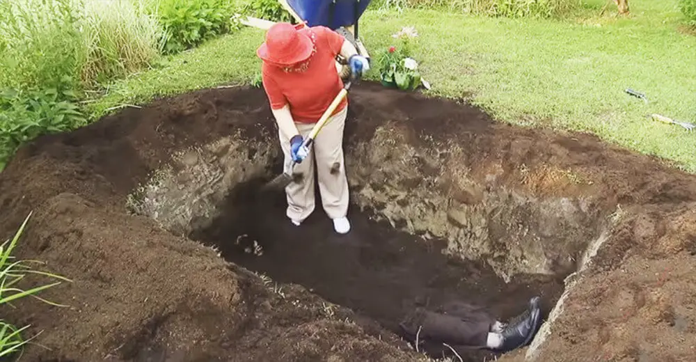 Old Lady Digs A Grave In Her Yard — Then Neighbors Realize The Truth
