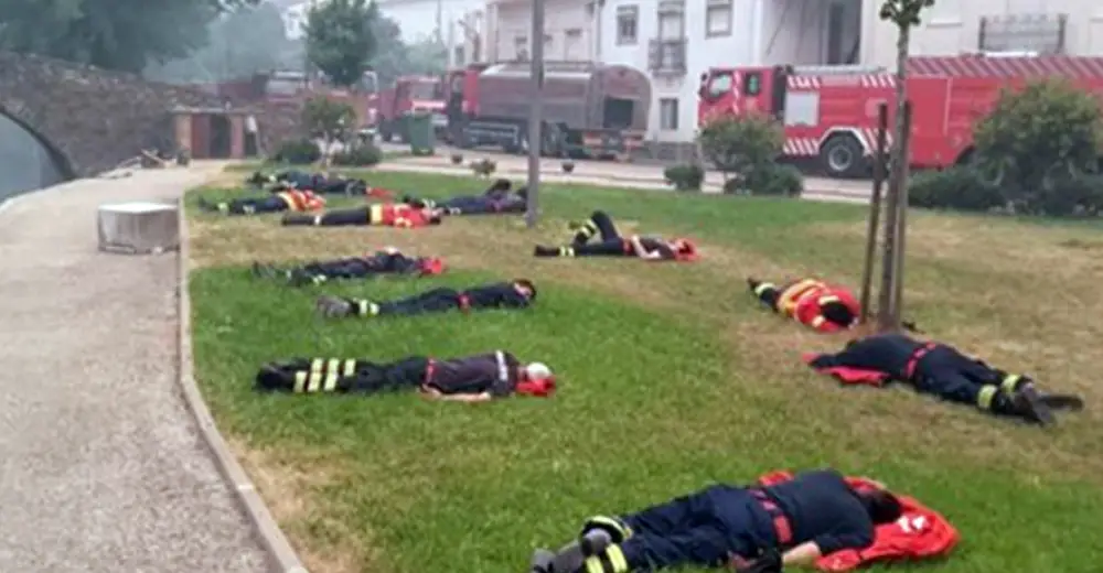 Here Is The Truth Behind A Photo Of Firefighters That Went Viral On ...