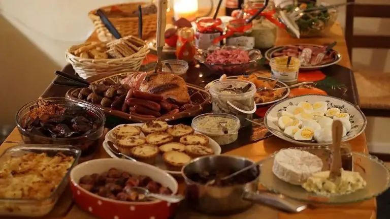 The Christmas Tinner: A Full Christmas Dinner In A Single Can